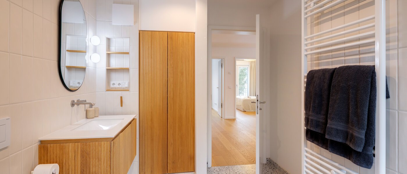 Половина двухквартирного жилого дома München Pasing 04 2-я ванная комната 14721