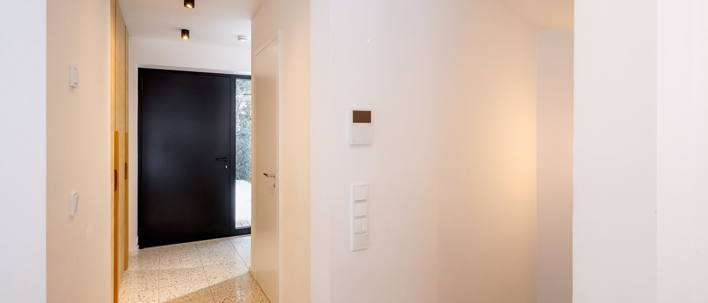 Половина двухквартирного жилого дома München Pasing 01 коридор 14721