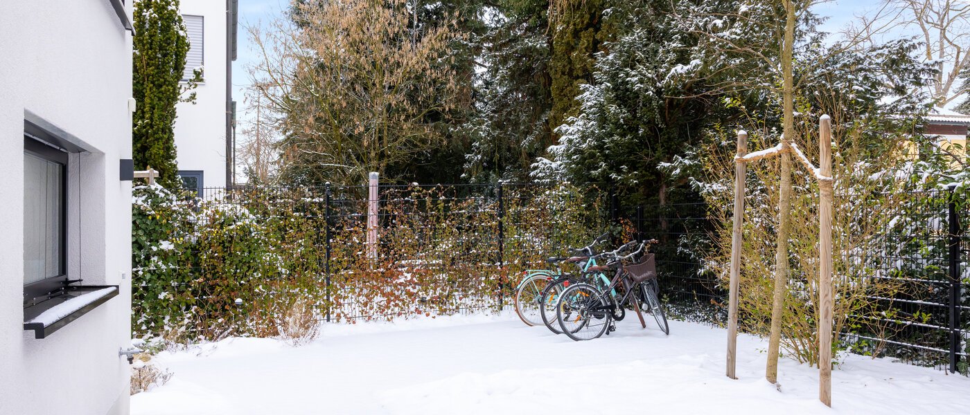 Половина двухквартирного жилого дома München Pasing 03 сад 14721