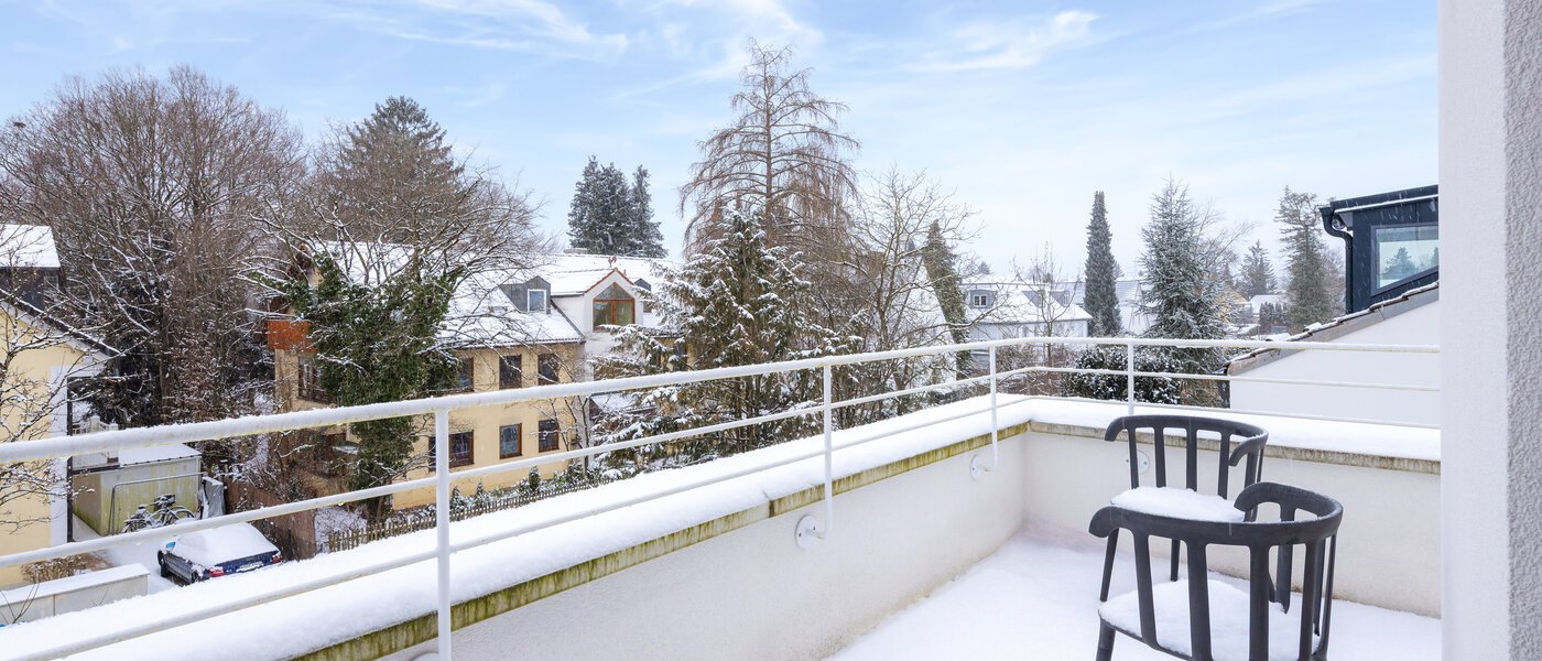 Половина двухквартирного жилого дома München Pasing 01 терраса с крышей 14721