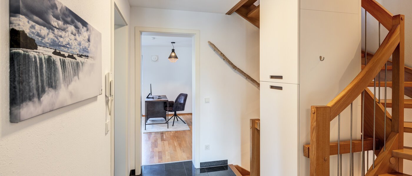 таунхаус München Untermenzing 03 коридор 14723