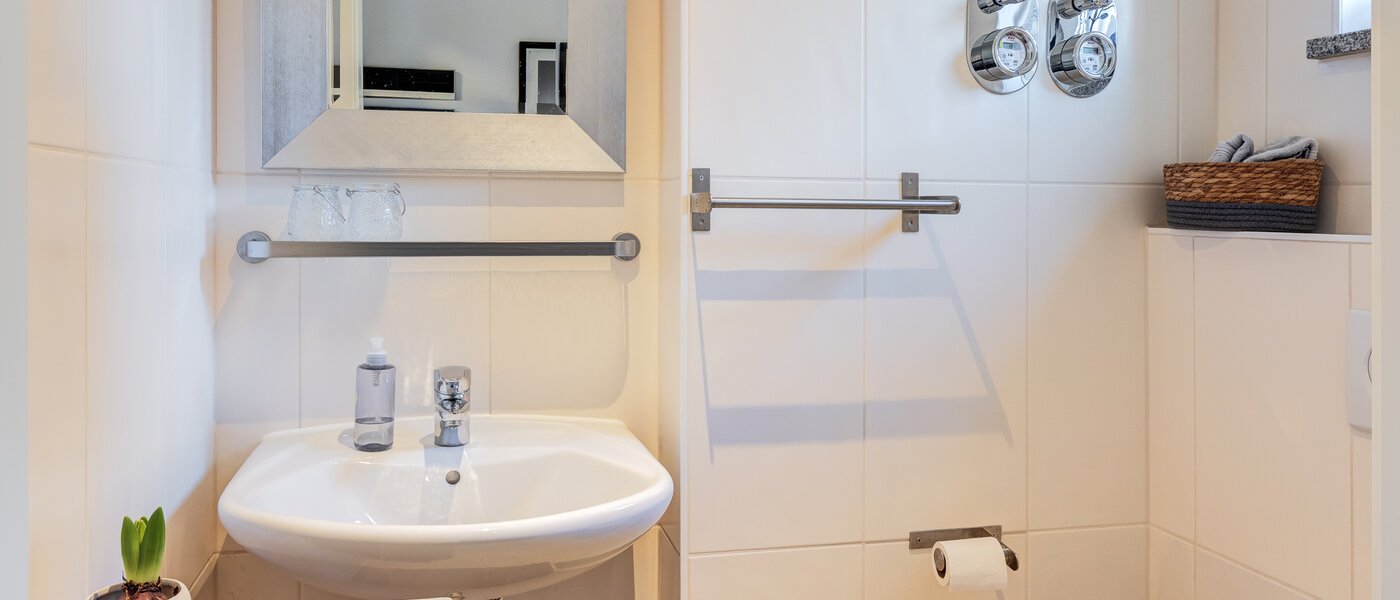 таунхаус München Untermenzing 01 гостевой туалет 14723