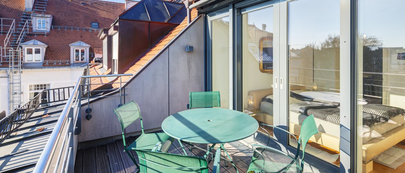 мансардная квартира München Schwabing-West 01 терраса с крышей 14731