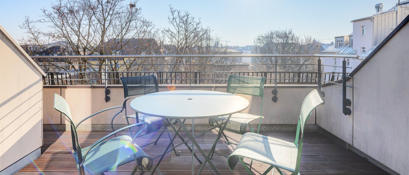 мансардная квартира München Schwabing-West 02 терраса с крышей 14731