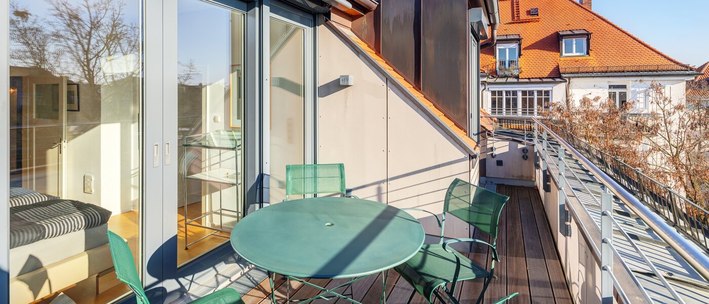 мансардная квартира München Schwabing-West 03 терраса с крышей 14731