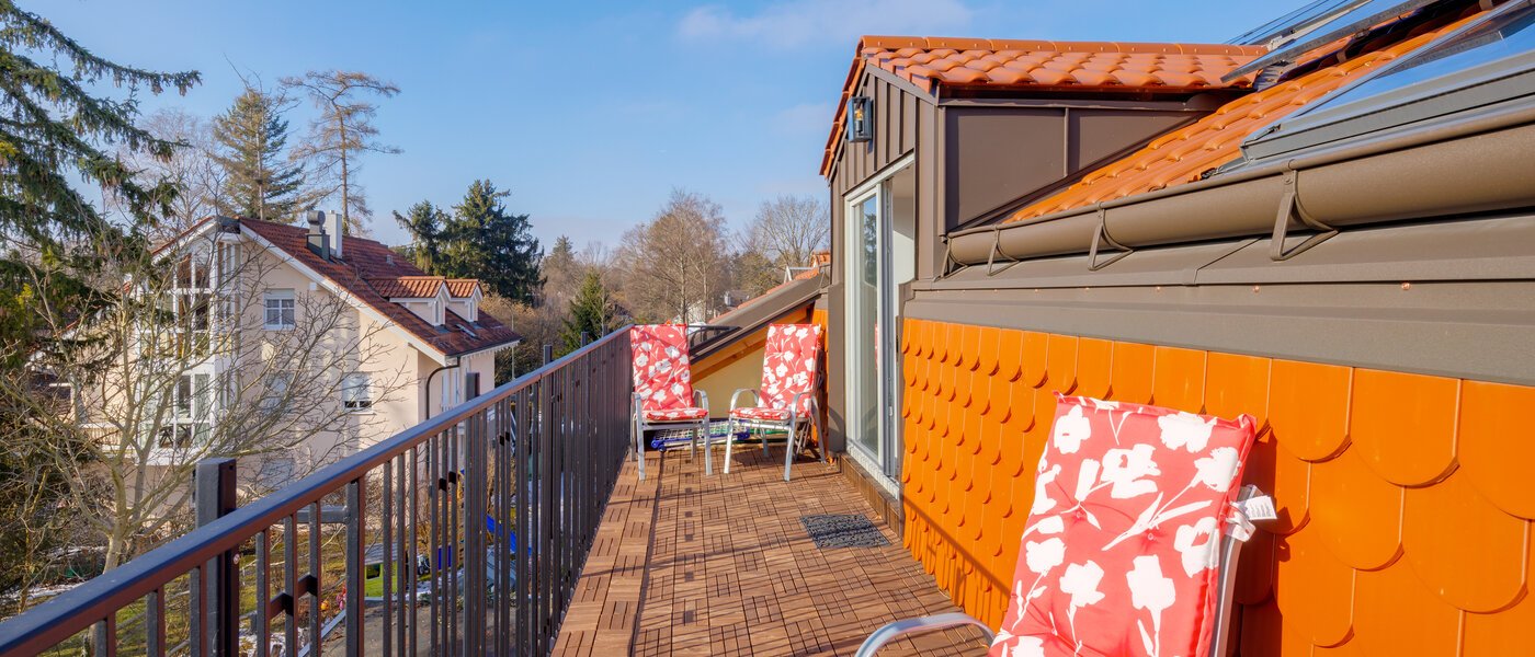 мансардная квартира Gröbenzell 01 терраса с крышей 14746