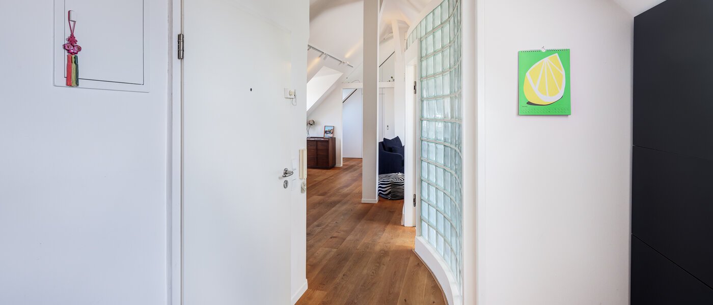 мансардная квартира München Haidhausen 01 коридор 14748