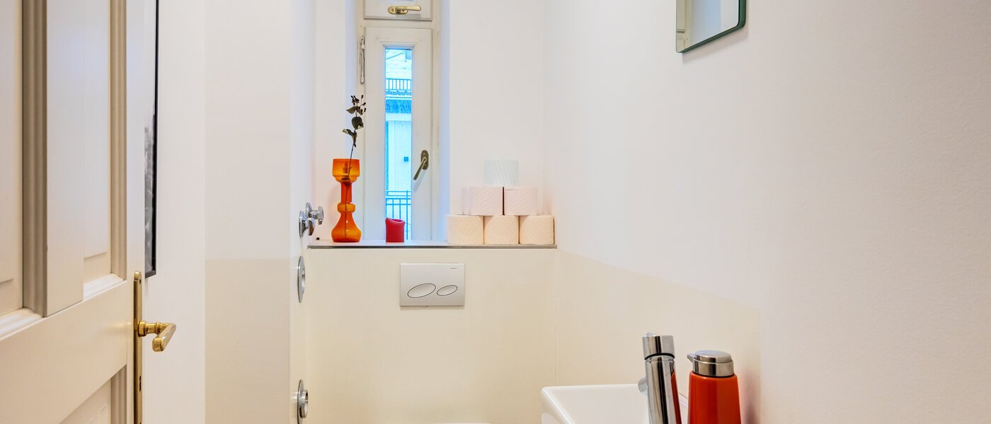 двухэтажная квартира München Schwabing-West 01 гостевой туалет 14766