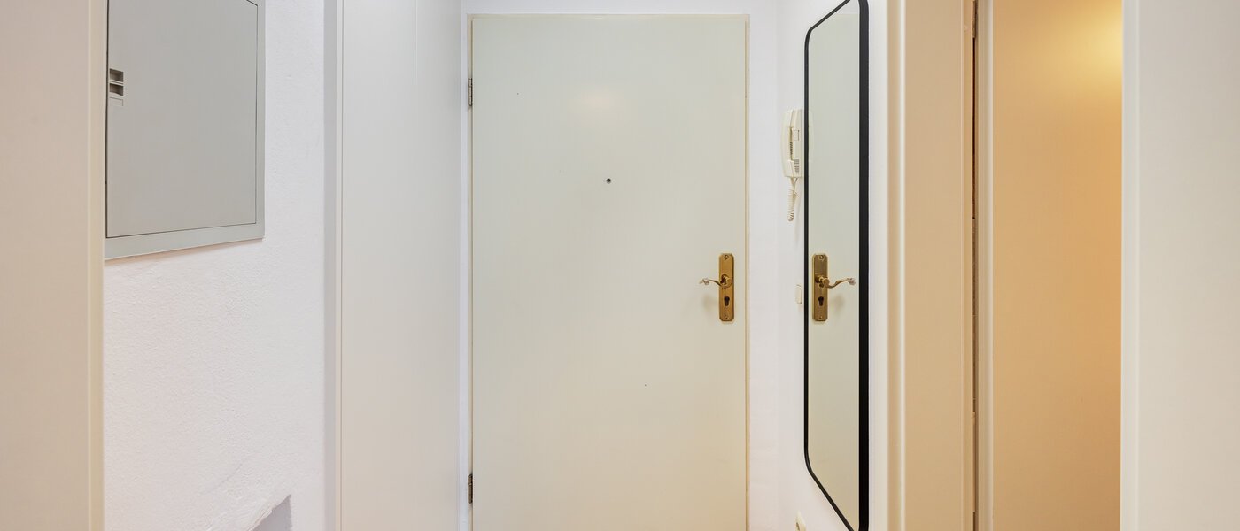 квартира München Schwabing-West 01 коридор 14767