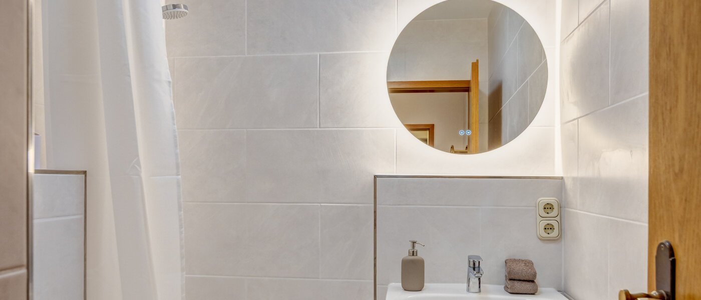 квартира с садом München Altperlach 01 ванная комната 14773