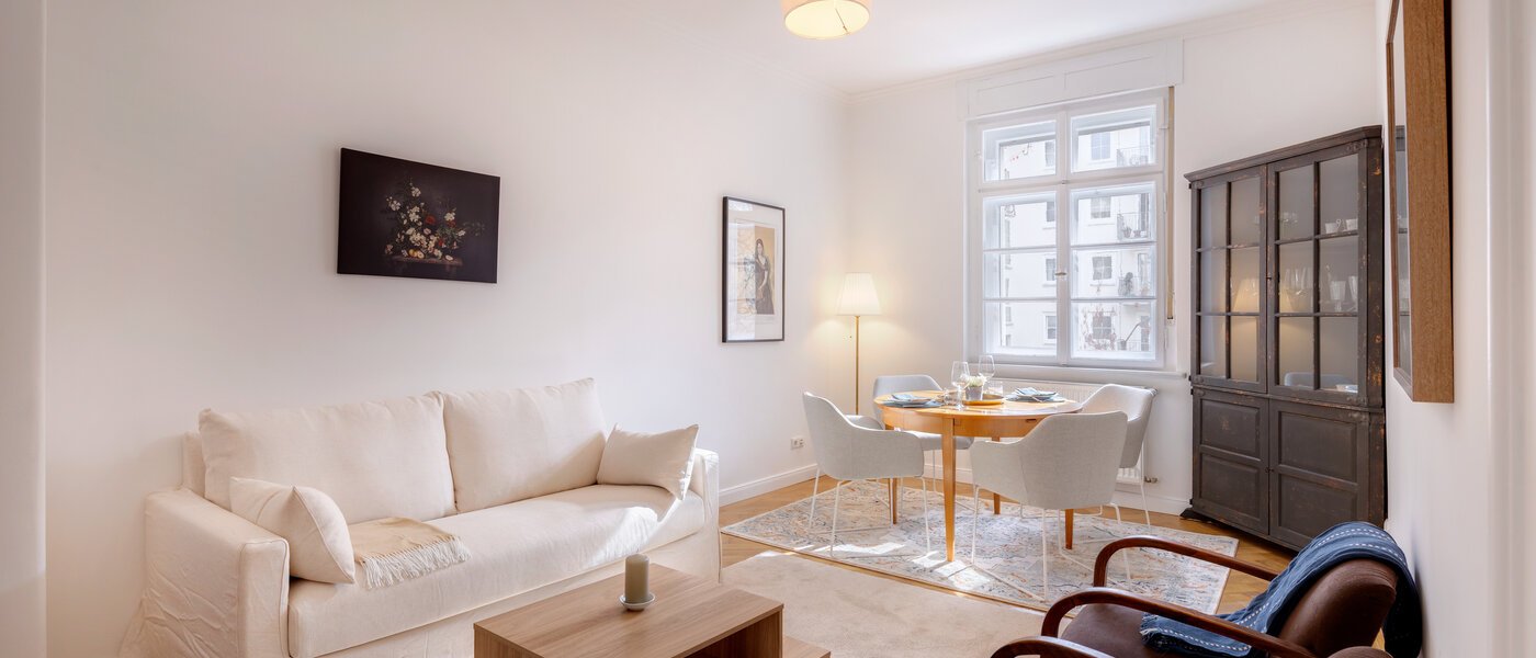 квартира München Maxvorstadt - Rund um den Josephplatz 01 гостиная 14777