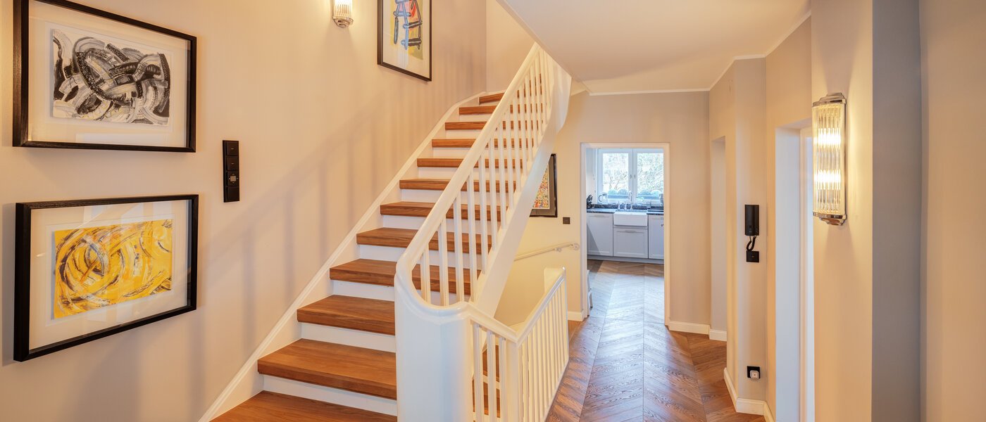 таунхаус München Schwabing 03 коридор 14779