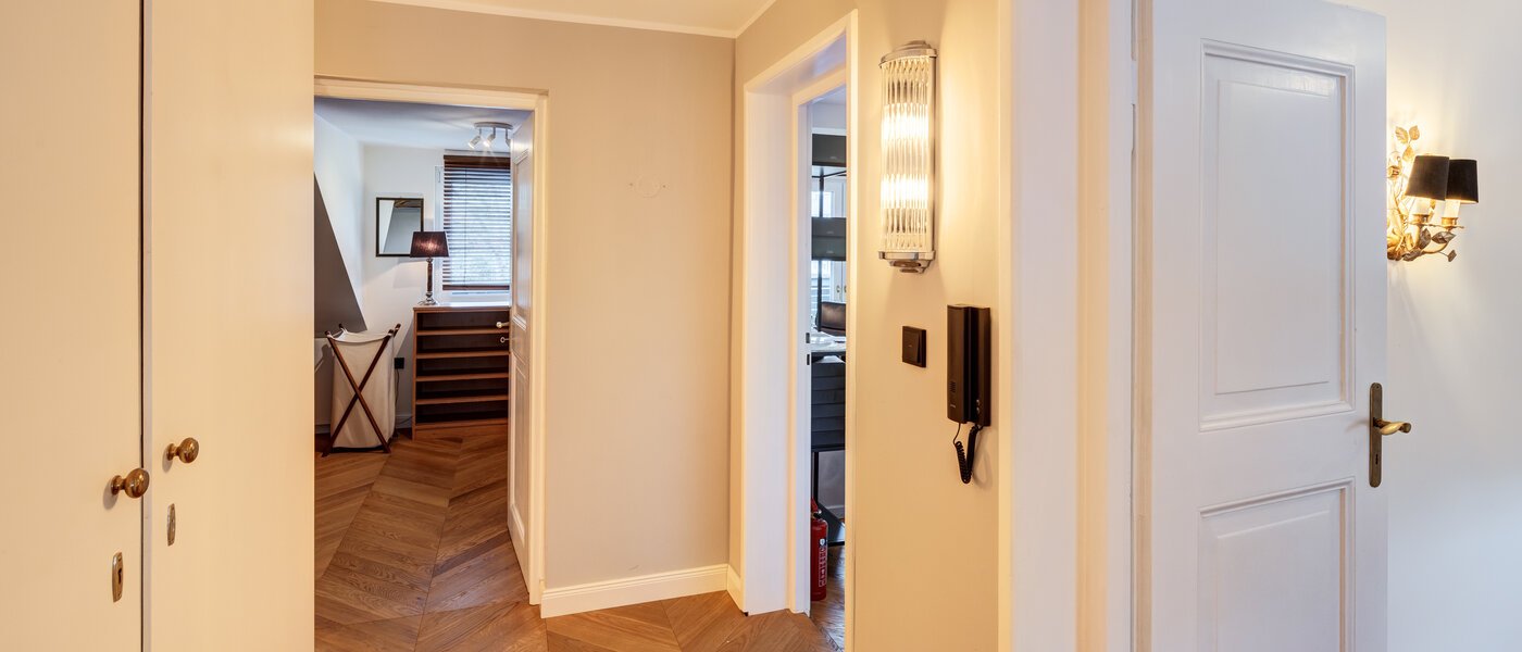 таунхаус München Schwabing 09 коридор 14779