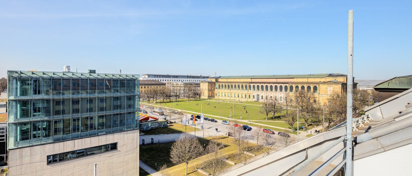 двухэтажная квартира-галерея München Maxvorstadt 01 вид из окна 14785