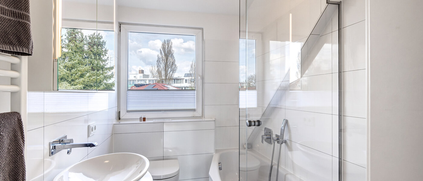 мансардная квартира München Moosach 01 ванная комната 14797