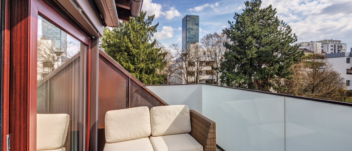 мансардная квартира München Moosach 01 терраса с крышей 14797