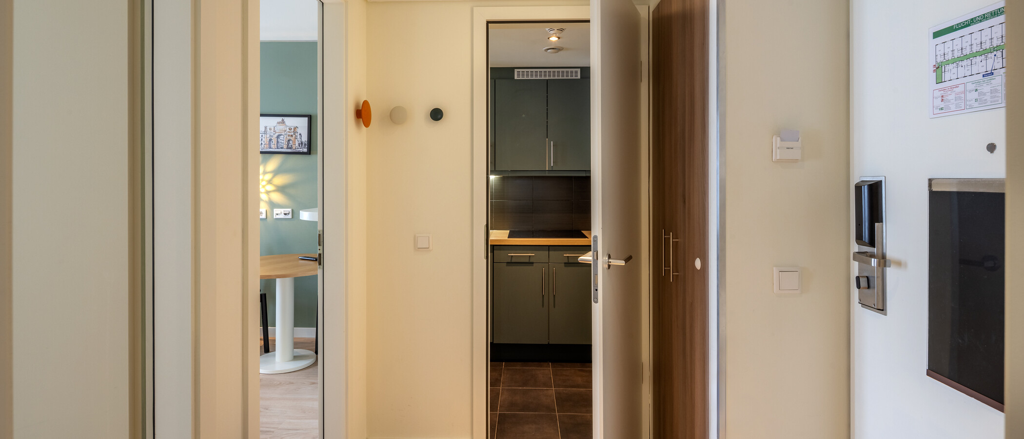 квартира München Schwanthalerhöhe 01 коридор 14817