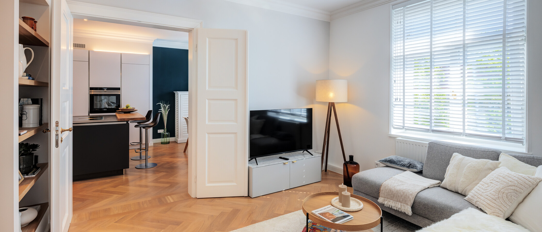 квартира München Neuhausen 04 гостиная 14830