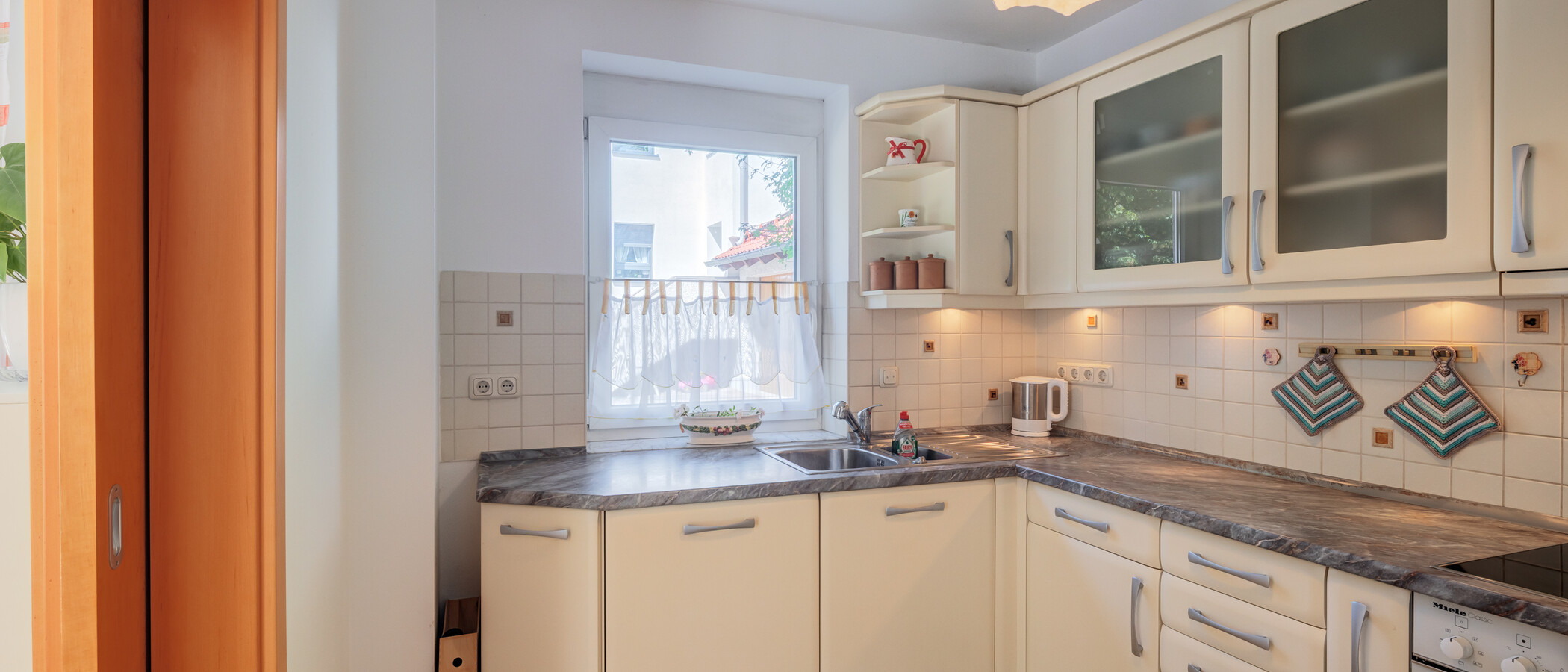 квартира с садом München Feldmoching 01 кухня 15007