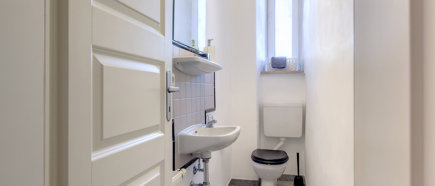 квартира München Gärtnerplatzviertel 01 гостевой туалет 1590