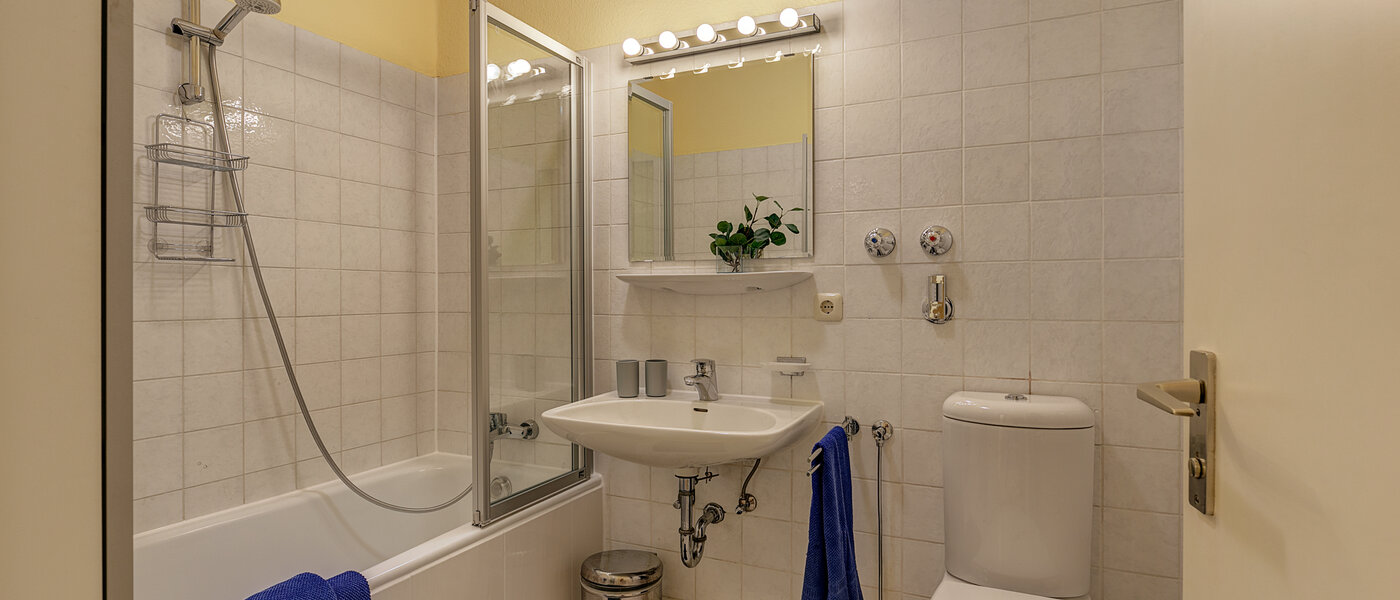 квартира München Schwabing (rechts der Leopoldstraße) 01 ванная комната 1666