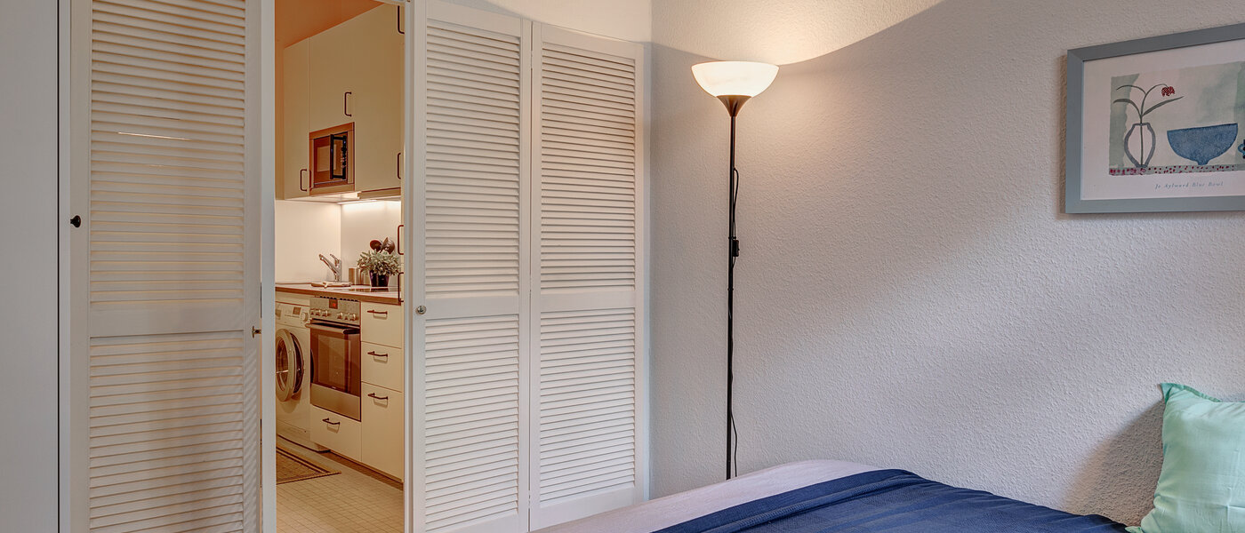 квартира München Schwabing (rechts der Leopoldstraße) 03 зона для сна 1666