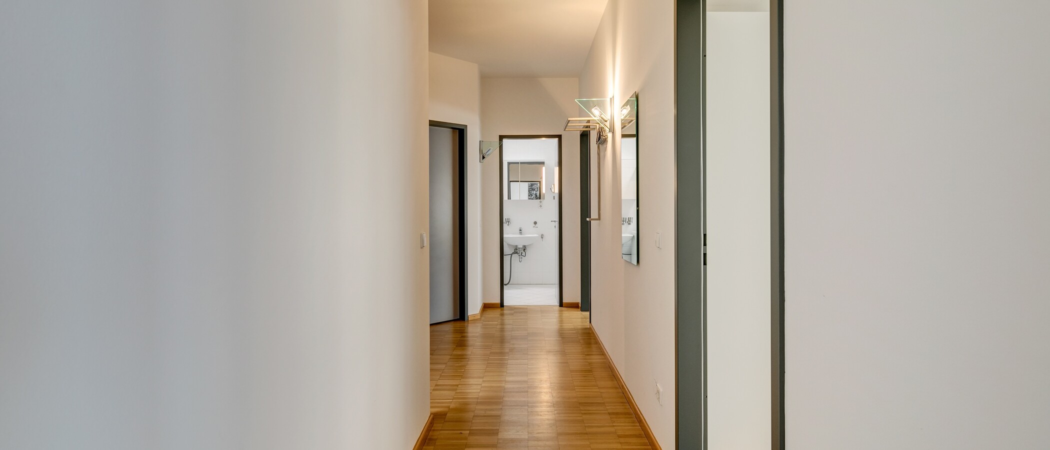 мансардная квартира München Maxvorstadt - Museumsviertel 01 коридор 2