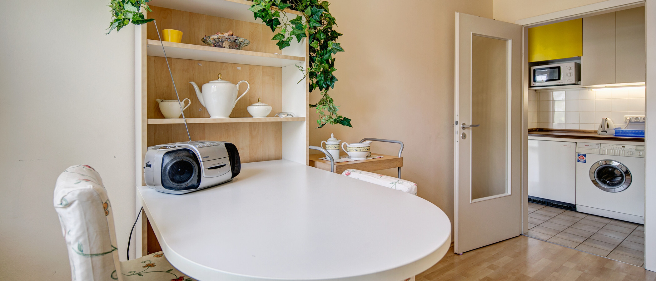квартира München Schwabing (links der Leopoldstraße) 02 столовая 2236