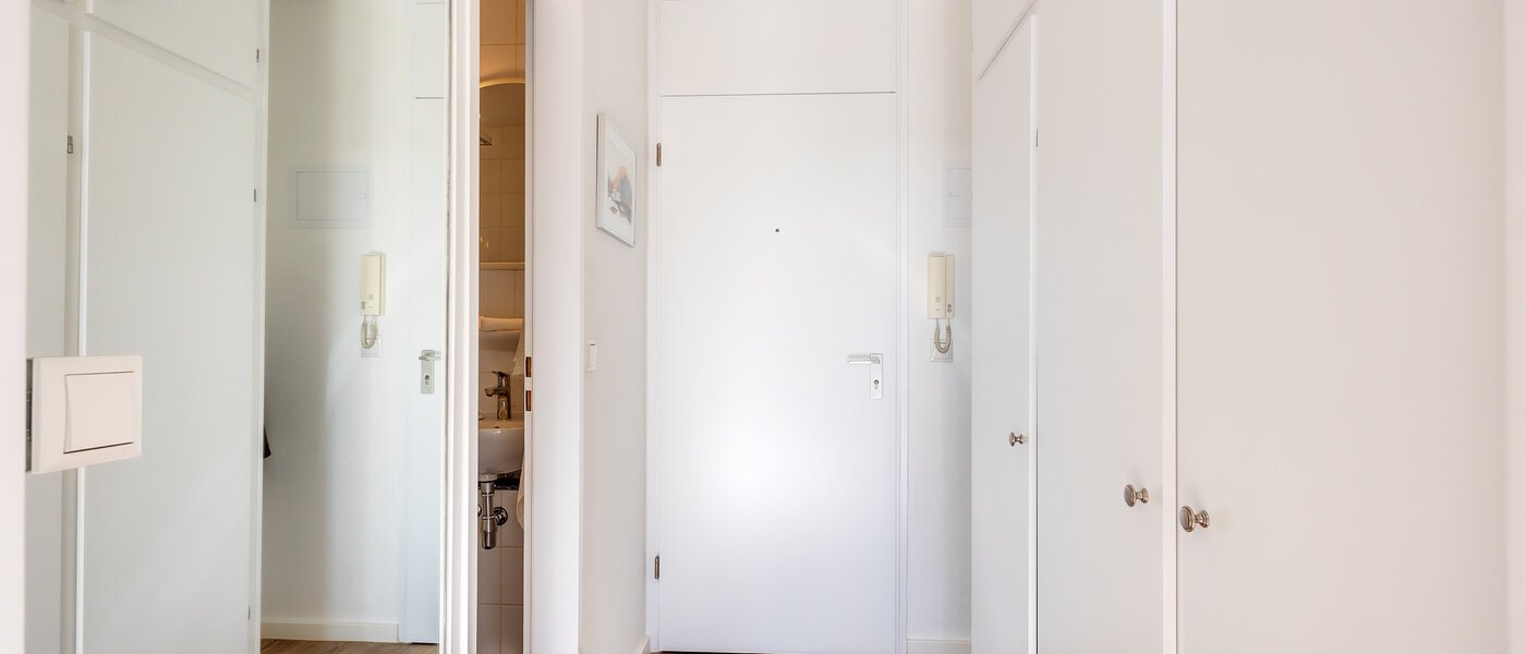 квартира München Schwabing-Nord (zw. Leopoldstraße & Englischen Garten) 01 коридор 2242