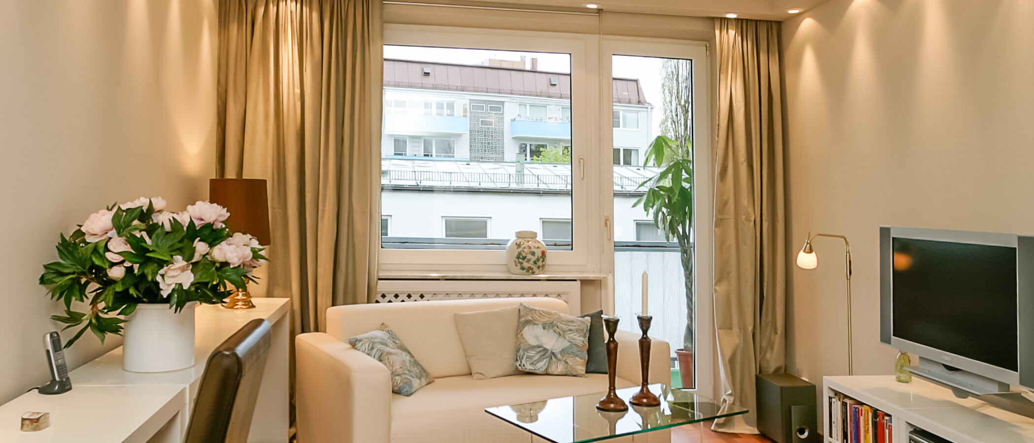 квартира München Schwabing (links der Leopoldstraße) 01 гостиная 2333