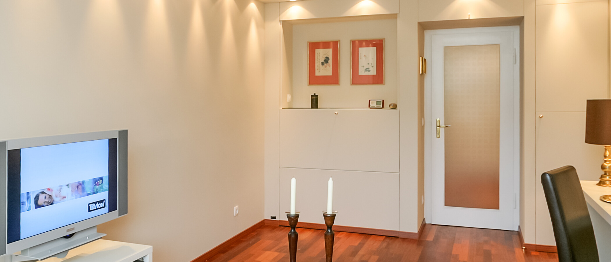 квартира München Schwabing (links der Leopoldstraße) 03 гостиная 2333