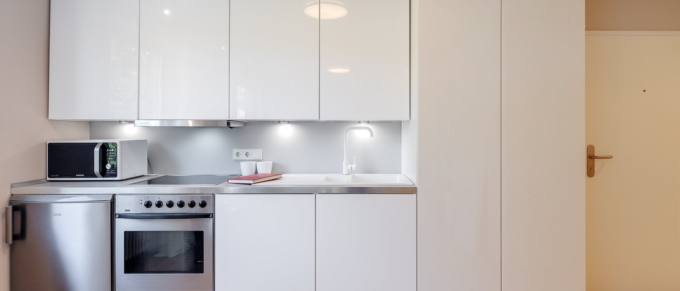 квартира München Schwabing (links der Leopoldstraße) 01 кухня 2407