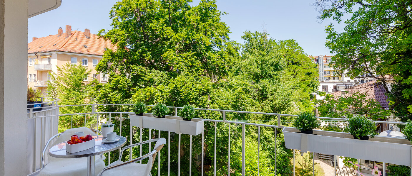 квартира München Schwabing (links der Leopoldstraße) 03 балкон 2407