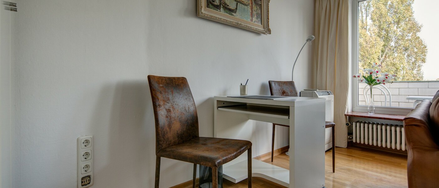 квартира München Schwabing (rechts der Leopoldstraße) 05 гостиная 2486