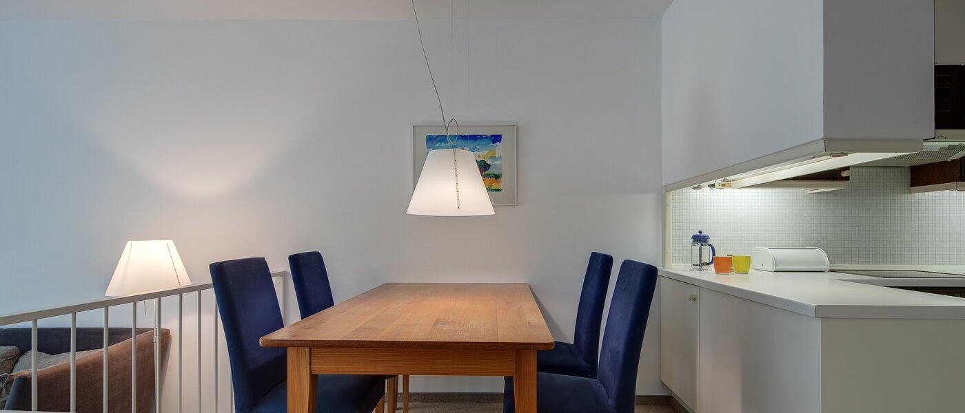 квартира München Milbertshofen 02 обеденная зона 2558