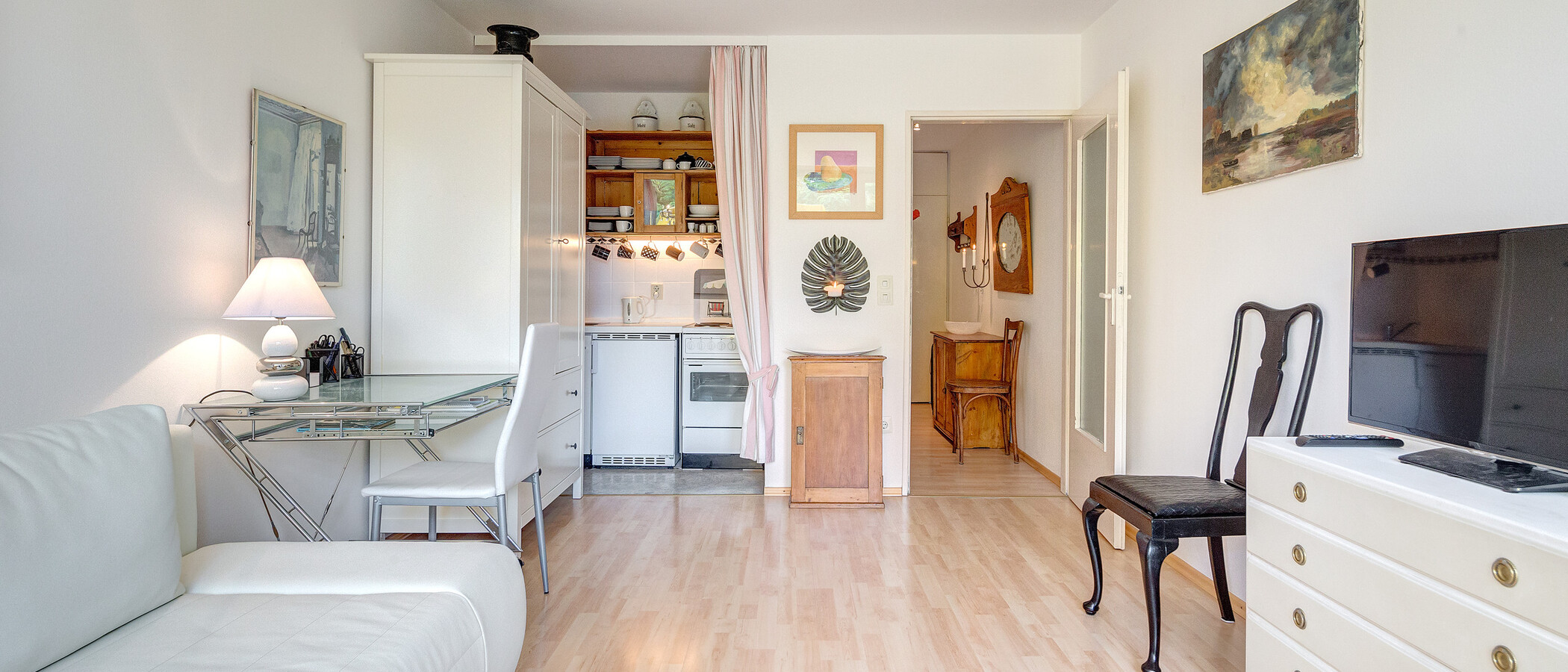 квартира München Schwabing (links der Leopoldstraße) 04 гостиная 2684