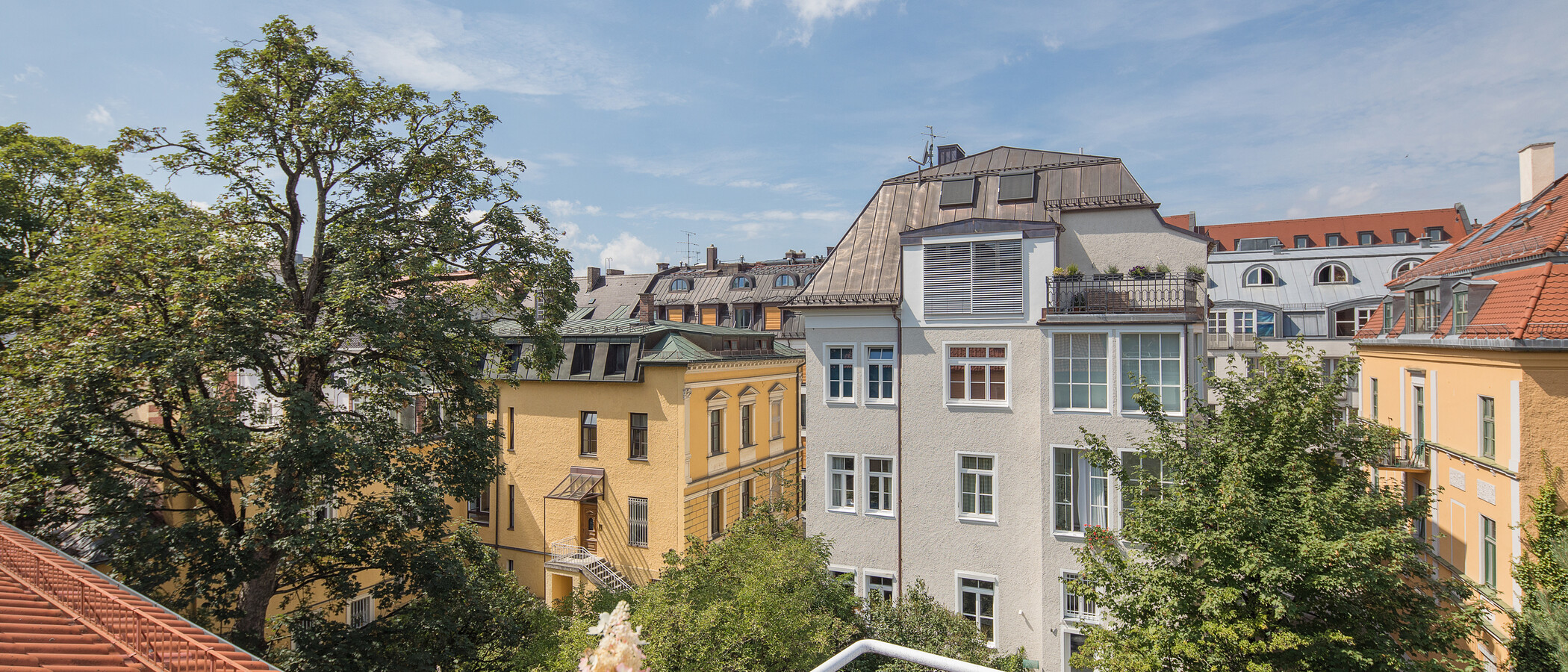 мансардная квартира München Schwabing (rechts der Leopoldstraße) 01 вид из окна 2693