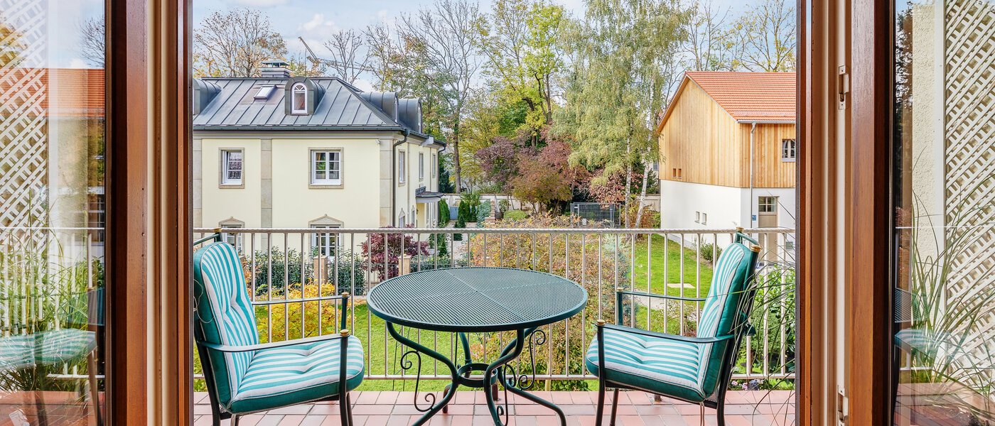 квартира München Schwabing (rechts der Leopoldstraße) 03 балкон 2699