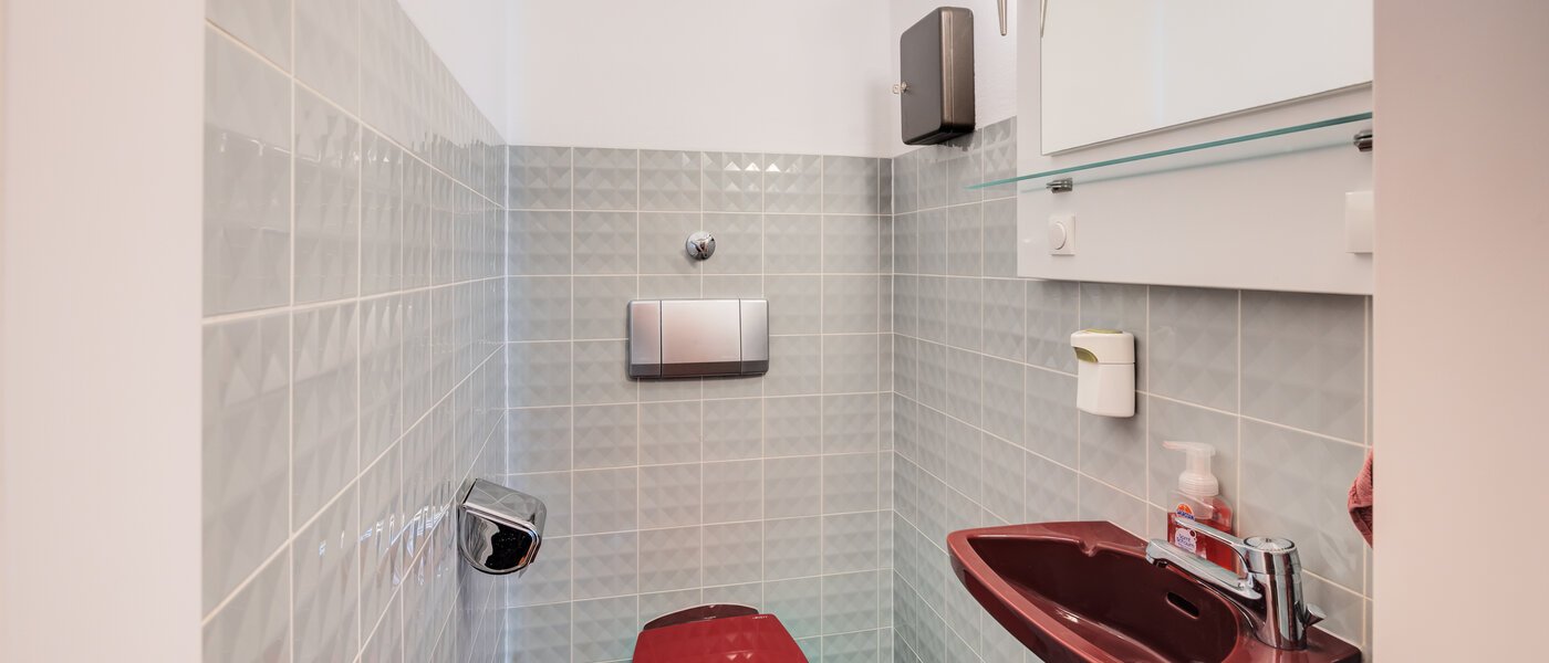 квартира München Harlaching 01 гостевой туалет 3096