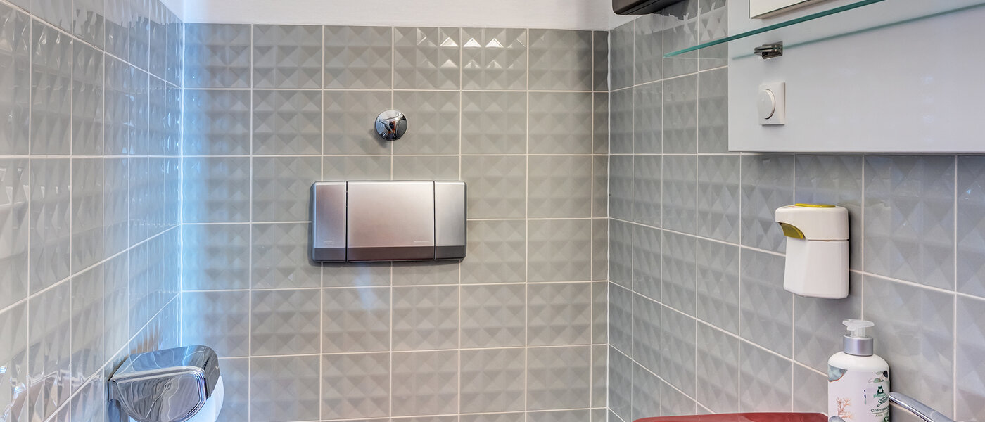 квартира München Harlaching 01 гостевой туалет 3096