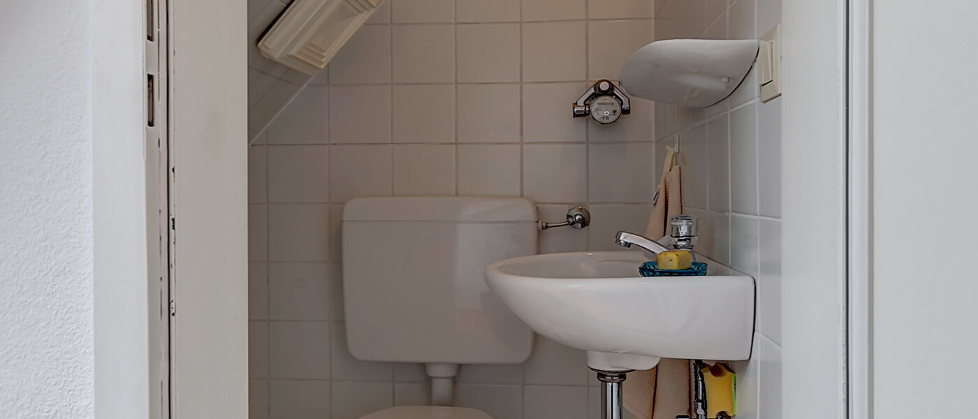 мансардная квартира München Zentrum 01 гостевой туалет 3130