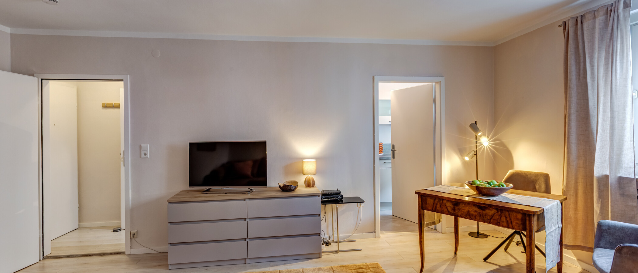 квартира München Schwabing (links der Leopoldstraße) 04 гостиная 3177