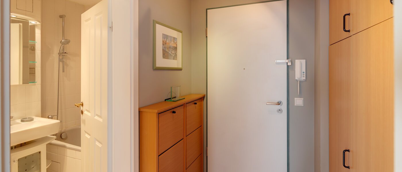 квартира München Neuhausen 01 коридор 3288