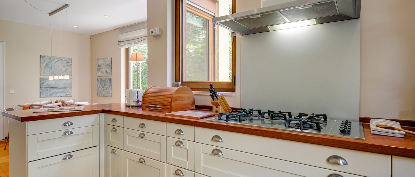 Половина двухквартирного жилого дома München Schwabing (links der Leopoldstraße) 03 кухня 3396