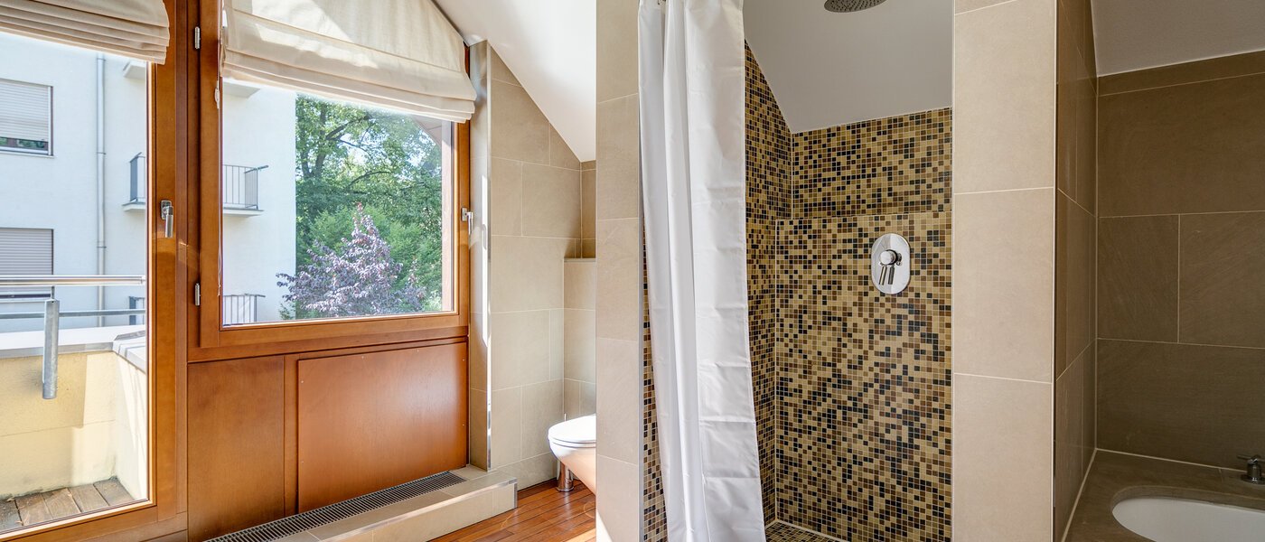 Половина двухквартирного жилого дома München Schwabing (links der Leopoldstraße) 03 ванная комната 3396