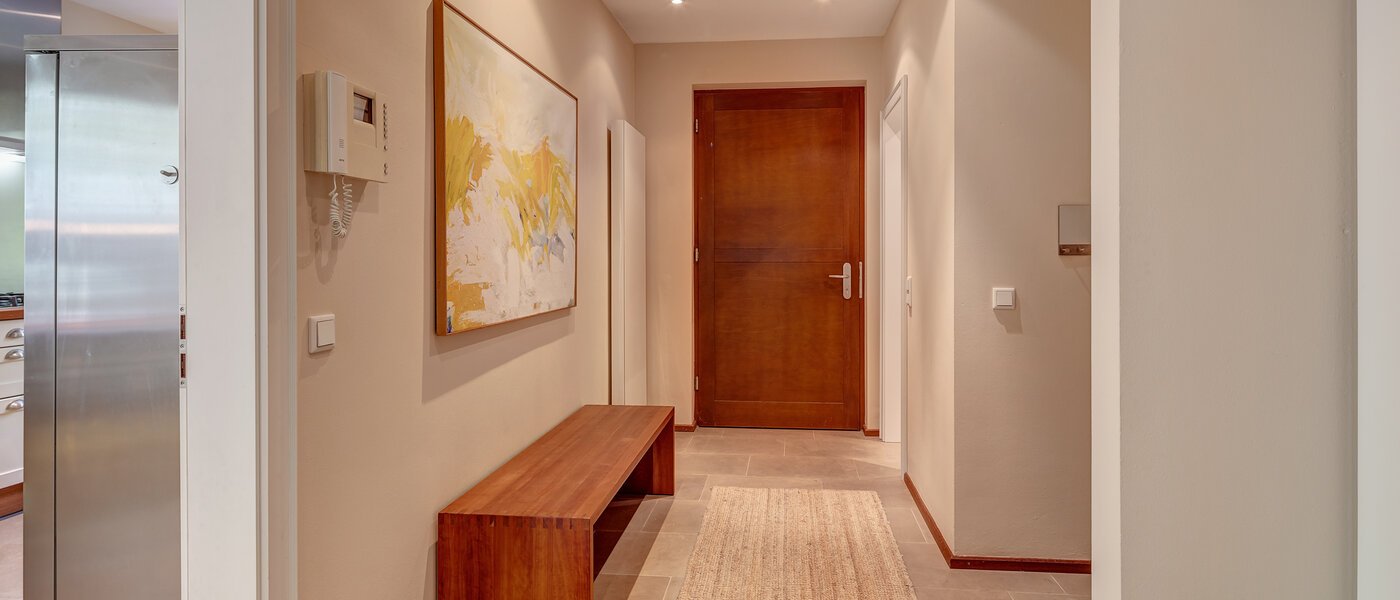 Половина двухквартирного жилого дома München Schwabing (links der Leopoldstraße) 02 коридор 3396