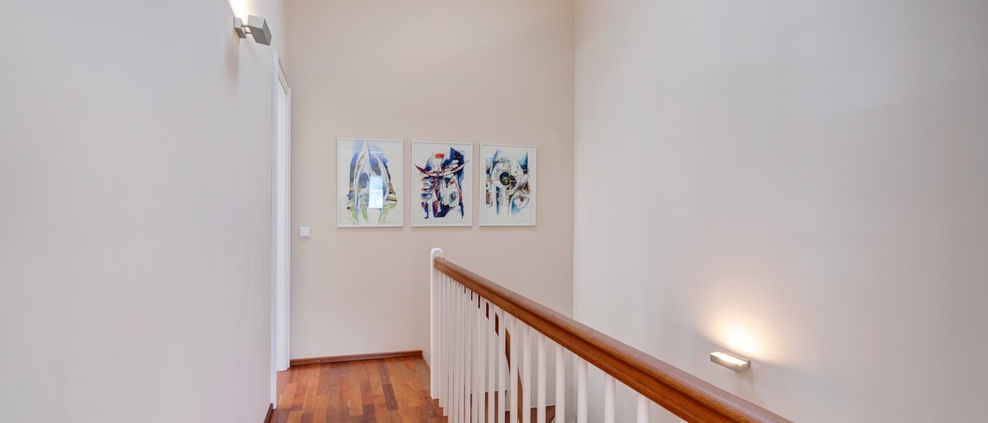 Половина двухквартирного жилого дома München Schwabing (links der Leopoldstraße) 05 коридор 3396