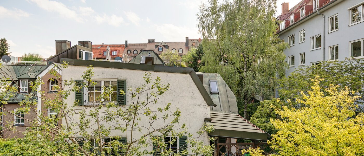 Половина двухквартирного жилого дома München Schwabing (links der Leopoldstraße) 01 вид из окна 3396