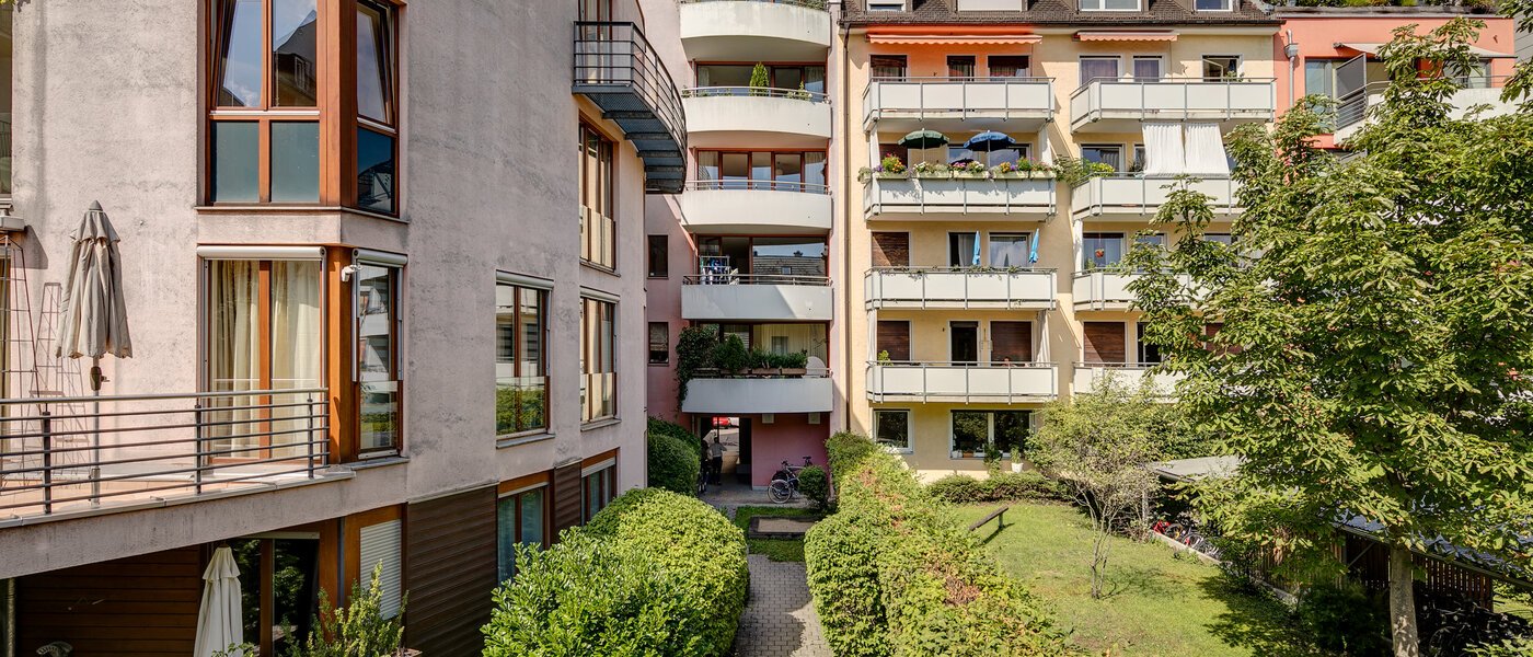 Половина двухквартирного жилого дома München Schwabing (links der Leopoldstraße) 03 вид из окна 3396