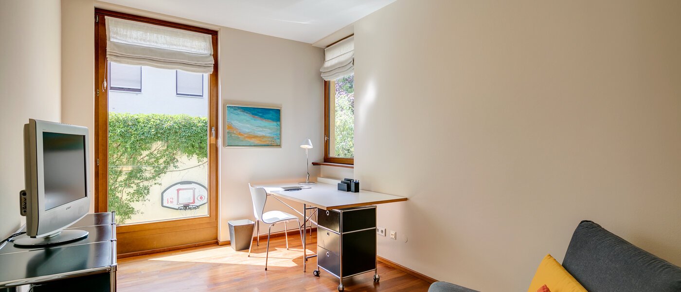 Половина двухквартирного жилого дома München Schwabing (links der Leopoldstraße) 02 рабочий кабинет 3396